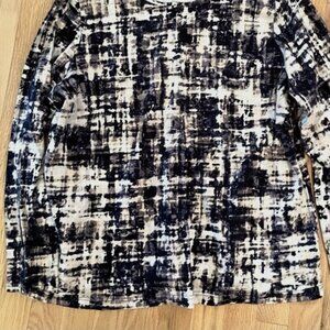 ✅patterned long sleeve top